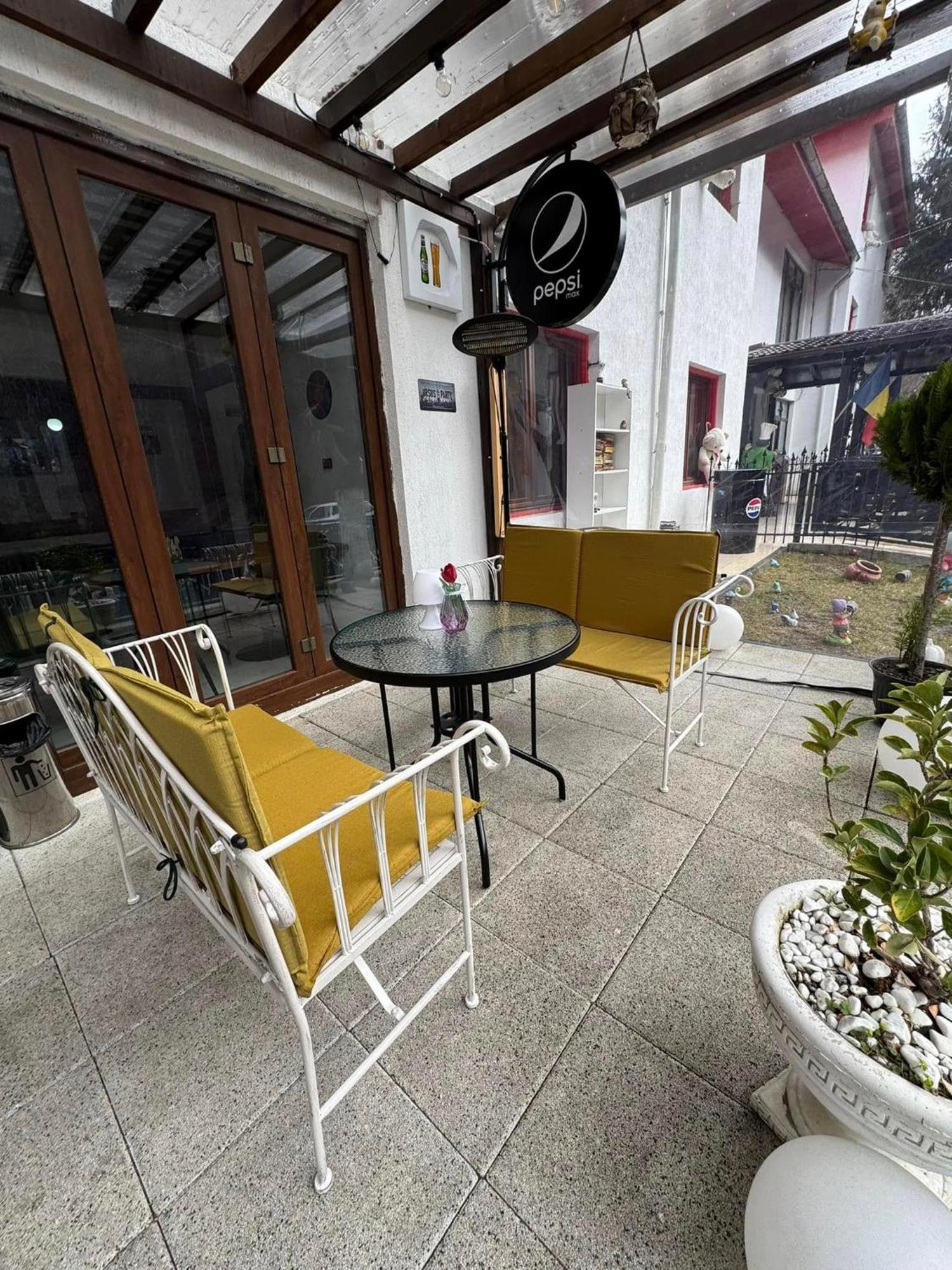 Hotel Galma Moroeni Exterior photo